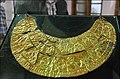 گردنبند زرین با نقوش برجسته کشف شده در زیویه موجود در موزه ملی ایران
