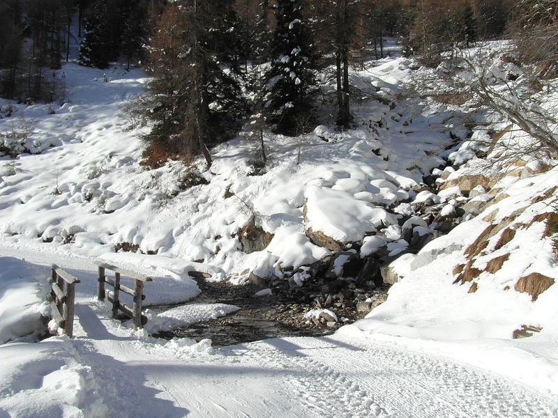 File:Panorama invernale Val di Casies 4.JPG
