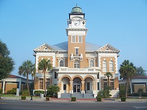 Suwannee County Courthouse (2011). Das Courthouse wurde 1904 im Stile der Neorenaissance erbaut. Im November 1998 wurde es in das NRHP eingetragen.[1]