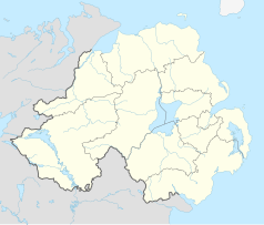 Mapa konturowa Irlandii Północnej, po prawej nieco u góry znajduje się punkt z opisem „Belfast”