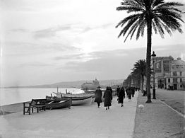 La promenade vers 1925.