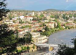 Panorama de Kutaisi e o Rio Rioni.