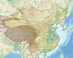 Mapa konturowa Chin, blisko centrum na dole znajduje się punkt z opisem „źródło”, natomiast blisko centrum po prawej na dole znajduje się punkt z opisem „ujście”