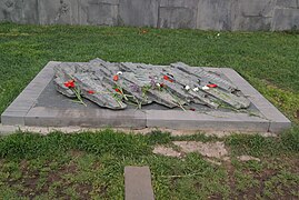 Մովսես Գորգիսյանի գերեզմանը Ծիծեռնակաբերդի բարձունքում
