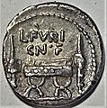 Sella curulis auf Denarrückseite des L. Furius Cn. f. Brocchus, 63 v. Chr
