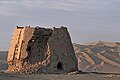Ruševine kitajskega stražnega stolpa iz dinastije Han (202 pr. n. št.–220 n. št.), narejene iz nabite zemlje v Dunhuangu, provinca Gansu, vzhodni rob svilne poti