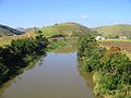 Trecho do rio Paraíba do Sul próximo a Jacareí, São Paulo, Brasil