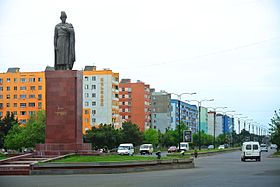 Monumen Shota Rustaveli di pusat kota Rustavi