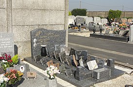 Tombe de Gilbert Canipel au nouveau cimetière.