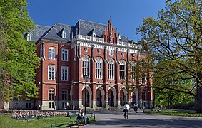 Colegio Novum de la Universidad Jagiellonian (1883-1887), Cracovia, diseñado por Feliks Księżarski