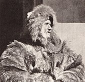 Ялмар Йохансен в одежде из волчьего меха