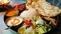 Thali vegetarian dari India Utara, dengan berbagai jenis kari India. Hidangan kari dapat pula ditemui di penjuru Asia Selatan.