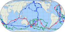 Carte du monde montrant les itinéraires des trois voyages réalisés par James Cook autour du monde.