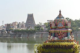 Le temple de Kapaleeshwarar à Mylapore, vu depuis son bassin.