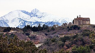 Église Sainte-Marie, située extra-muros au nord-est du village.