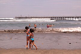 Playa y muelle de Pacasmayo