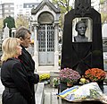 Viktor Yushchenko and Kateryna Yushchenko at the grave of Symon Petliura.