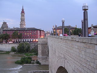 La Seo, Puente de Piedra y río Ebro →