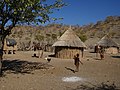 Himba-dorpie sowat 15 km noord van Opuwo, Namibië