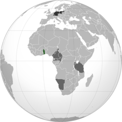 Xanh: Lãnh thổ bao gồm thuộc địa của Đức ở Đông Phi Xám: Các thuộc địa khác Xám đậm: Đế quốc Đức Ghi chú: bản đồ mô tả phạm vi lịch sử của các lãnh thổ Đức trên toàn cầu thể hiện biên giới năm 2011
