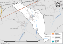 Carte en couleur présentant le réseau hydrographique de la commune