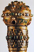 Relicario con oro y gemas de San Pedro, tesoro de la catedral de Limburgo (año 988).