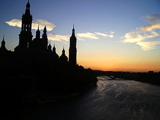 Puesta de sol con el Pilar y el Ebro