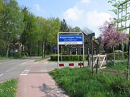 Kombord ter plaatse waar men vanuit Wageningen over de Hollandseweg Wageningen-Hoog binnenrijdt.