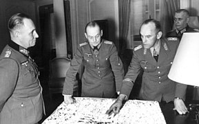 Bundesarchiv Bild 101I-718-0149-12A, Paris, Rommel, von Rundstedt, Gause und Zimmermann.jpg