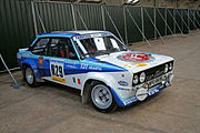 Fiat Abarth 131 rally-auto in "Wreath Fiat" kleuren