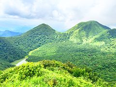 三瓶山の溶岩ドーム