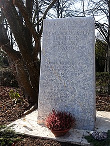Gedenkstein auf dem Friedhof am Hörnli. Für die 12 verunglückten Menschen beim Absturz einer Balair-Maschine vom Typ DC-4 im Sudan bei Toli vom 15. Mai 1960