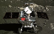 嫦娥三号搭载的玉兔号月球车是中国的首个地外天体巡视器