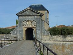 La porte des Campani (porte de La Couarde). Une des deux entrées de la ville fortifiée.