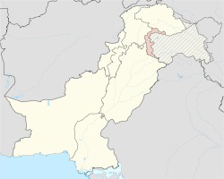 Azad Jammu dan Kashmir (AJK) ditampilkan berwarna merah. Pakistan dan teritori terkontrol Pakistani dari Gilgit-Baltistan ditampil berwarna putih.