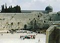 Al-Aqsamoskee gezien vanaf het plein voor de Westmuur, 1991