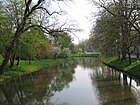 Parc en bordure de canal.