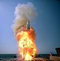 Peluncuran Tomahawk dari kapal perang USS Stethem.