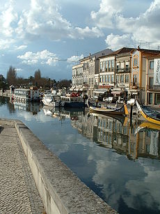 Anvista d'Aveiro, con as suyas barcas tradicionals