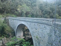 Pont de la route sur le Mondony menant à Montalba-d'Amélie