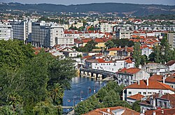Pogled na mesto Tomar in reko Nabão