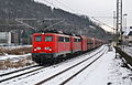 140 815 und 140 772 von RBH Logistics in Doppeltraktion vor planmäßigem Kohle­zug GM 48700 bei Herborn auf der Dillstrecke (Februar 2013)
