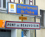 Panneau routier de l'Isère sur le pont.