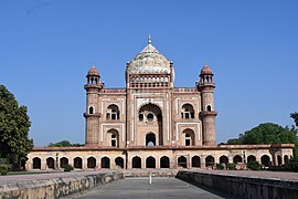 Tumba de Safdarjung (1753-1754), mausoleo del nawab Safdar Jang, construido en Nueva Delhi en el estilo mogol tardío