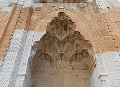 Portal de Muqarnas (parcialmente reconstruido) de Alayhan, posiblemente alrededor de 1190
