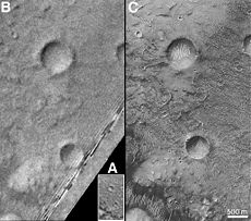 マリナー9号(A)、バイキング1号(B)、マーズ・グローバル・サーベイヤー(C)の画像。いずれの画像も、中央上部の大きなクレーターがエアリー0
