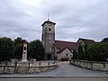 Kirche >Saint-Martin und Gefallenendenkmal