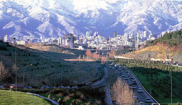 Teheran met op de achtergrond het Elboers-gebergte