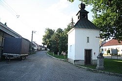 Centre of Dolní Heřmanice with a chapel