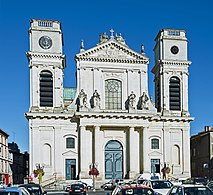La façade de la cathédrale Notre-Dame-de-l'Assomption.